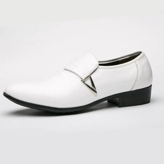 Sapatos masculinos de couro brilhante com cadarço